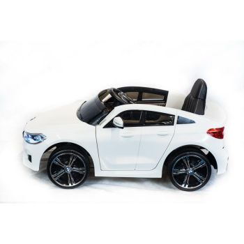Автомобиль BMW 6 GT Белый