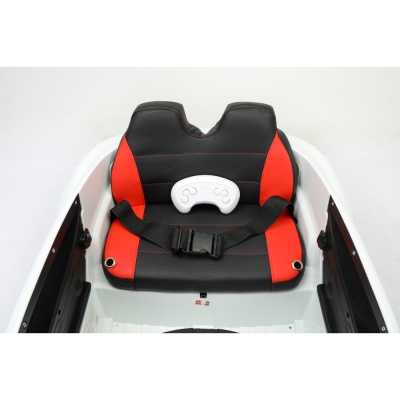 Автомобиль BMW i7 9381 Белый