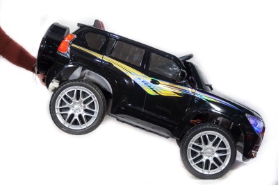 Электромобиль Toyota Prado 4х4 (чёрный краска)