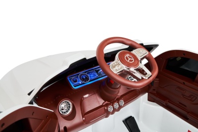 Электромобиль Mercedes-Benz GLB (белый)