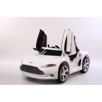 Автомобиль Aston Martin FLSeat YHF3913 Белый