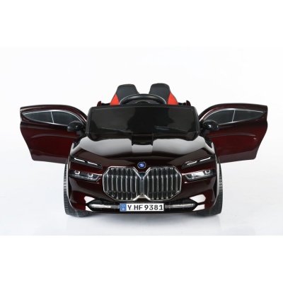 Автомобиль BMW i7 9381 Коричневый краска