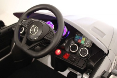Детский электромобиль Mercedes-Benz GT (O008OO) серебристый глянец